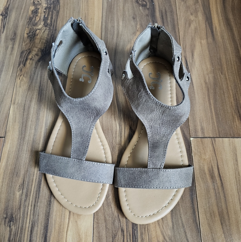 Journee Collection Bevin Flat Sandal Size 7.5